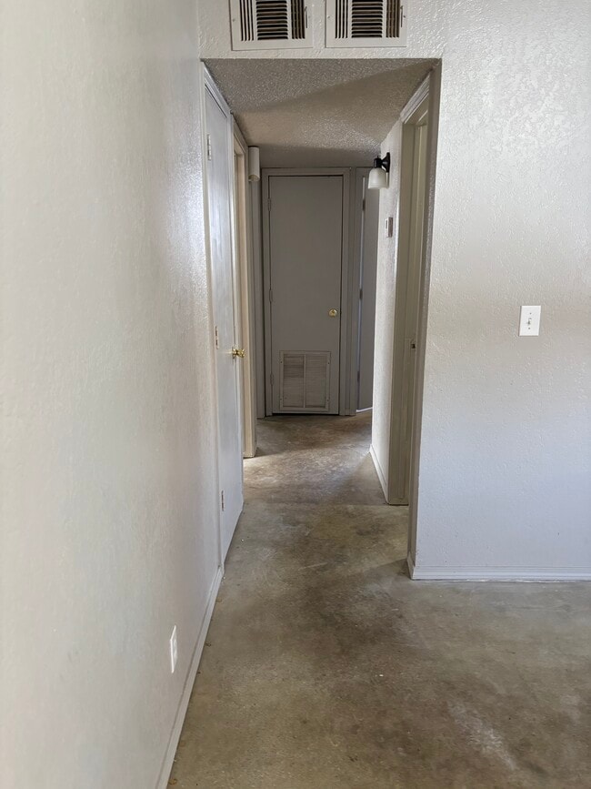 Building Photo - 806 N 5th St