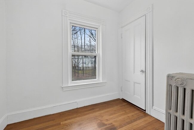 Building Photo - 166 Elliot St