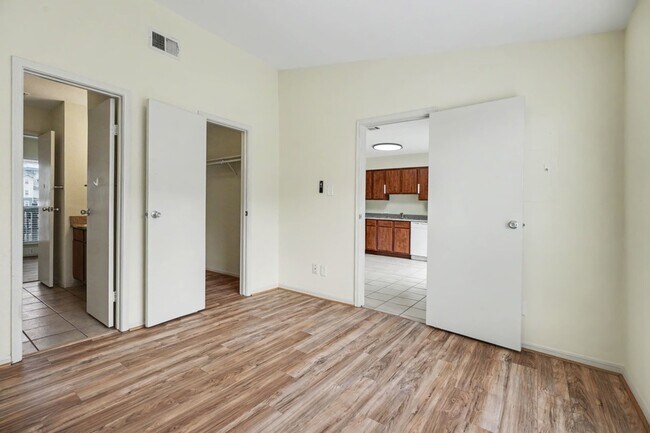 Building Photo - 3506 Cove View Blvd