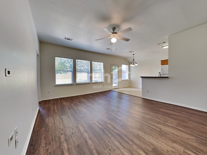 Building Photo - 223 Lake Texoma Dr