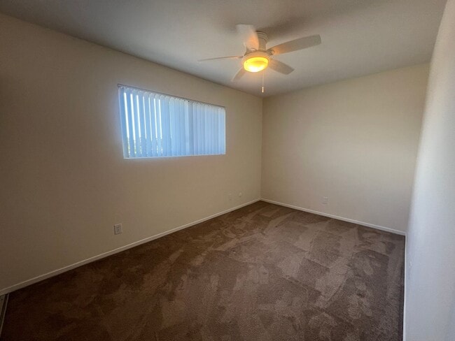 Building Photo - Charming upstairs 2/2 Condo in Clairemont