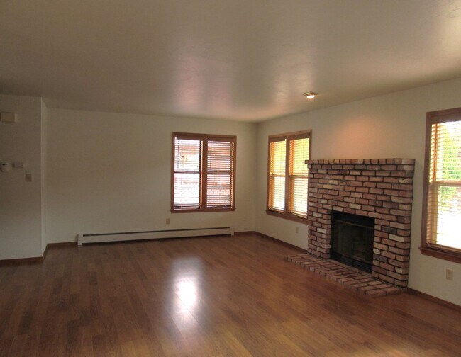 Building Photo - 518-520 Rado Dr