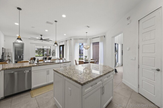 Building Photo - 10432 N Lago Vista Cir
