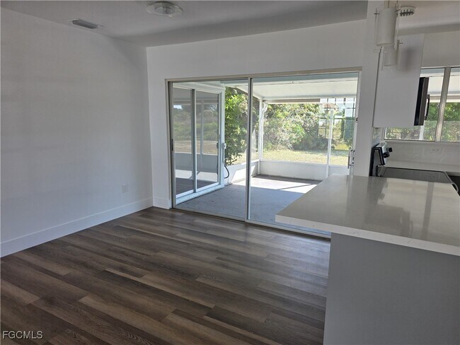 Building Photo - 2271 Alton Rd