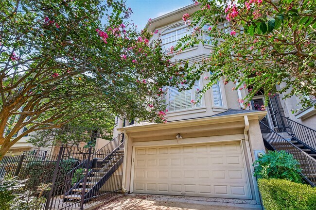 Building Photo - 6308 Schuler St