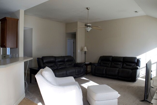 Building Photo - Nice 3 Bed 2 Bath House In Vanderveen Crossing!