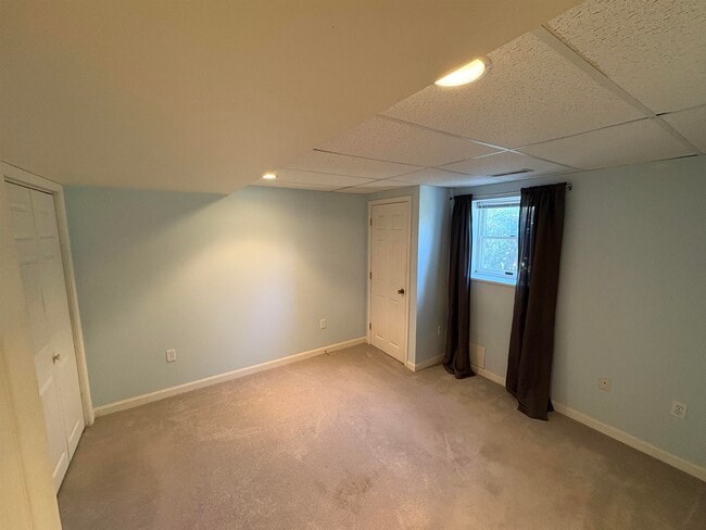 Building Photo - 15 Kingston Dr