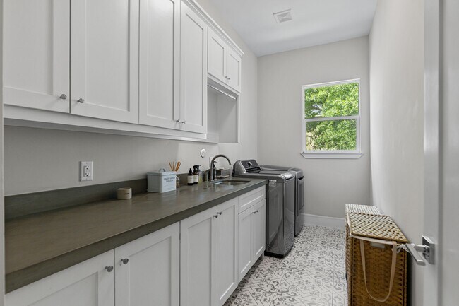 Building Photo - 2518 Southgate Blvd