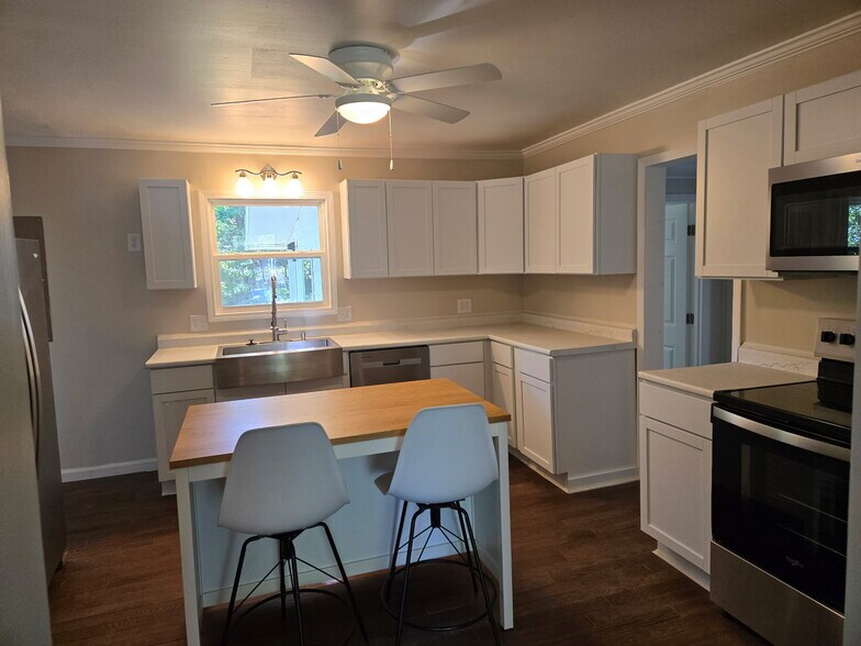 Building Photo - 28 Edgemont Dr