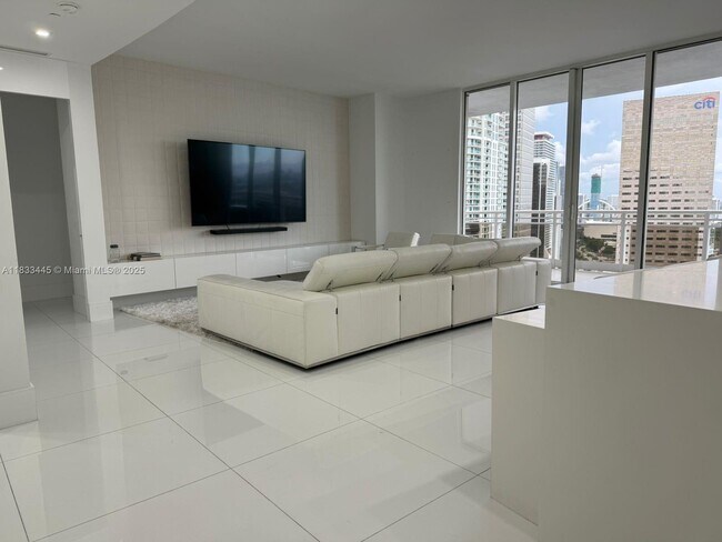 Building Photo - 901 Brickell Key Blvd