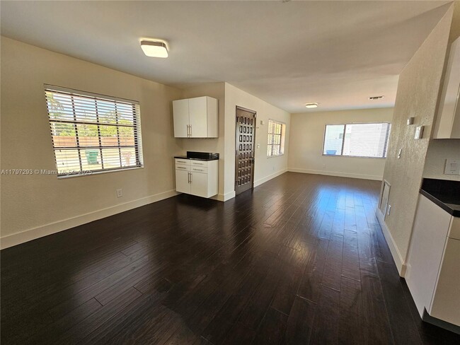 Building Photo - 16321 SW 96th Ave