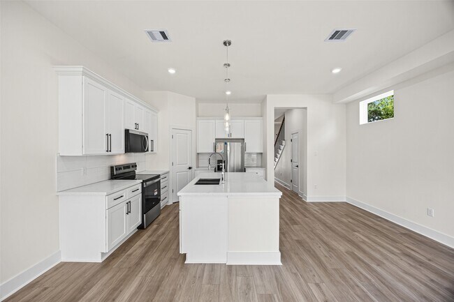 Building Photo - 443 Hahlo St