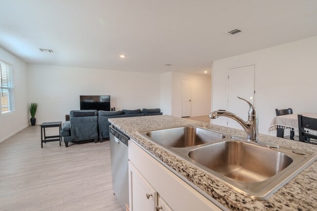 Building Photo - 402 Filibusters Trail