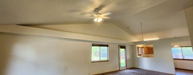 Building Photo - Spacious Single-Family Home with Vaulted C...