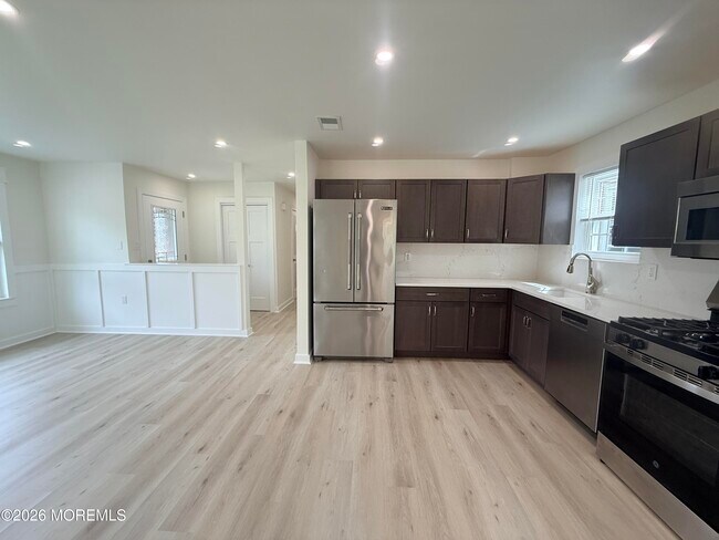 Building Photo - 15 Lindsey Cir