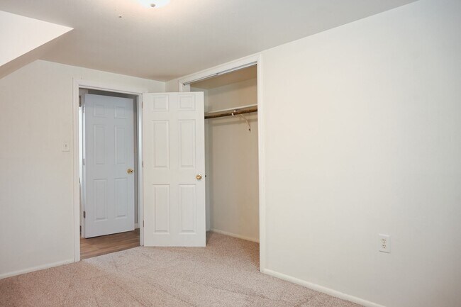 Building Photo - *COMING SOON* Gorgeous 5 Bed 2 Bath Home f...
