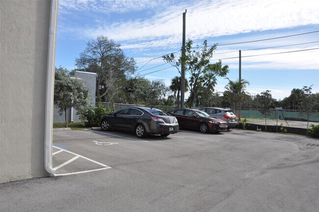 Building Photo - 1216 NW 6th Ct