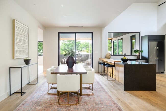 Building Photo - 5023 Lilac Ln