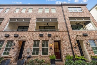 Building Photo - 2715 Maxroy St