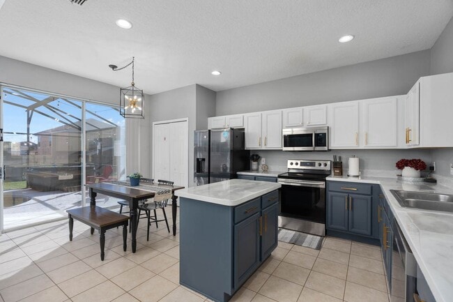 Building Photo - 248 Carrera Ave