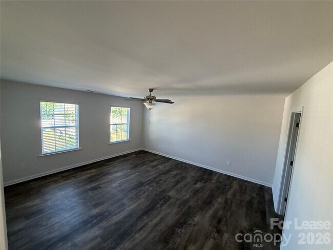 Building Photo - 7868 Whispering Strm Dr