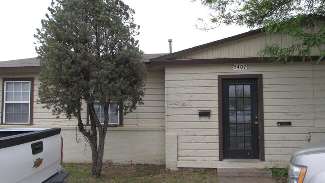 Primary Photo - 3407 Quaker Ave