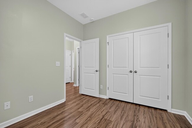 Building Photo - 1