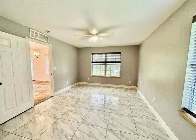 Building Photo - 12 Regency Dr
