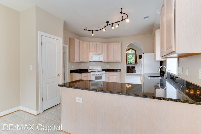 Building Photo - 3 br, 2.5 bath House - QUEEN BISHOP LANE, ...