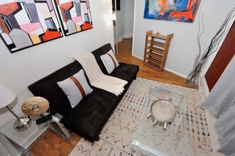 Building Photo - 440 W 45th St