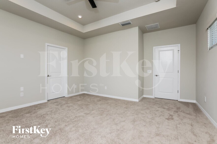 Building Photo - 2898 Gipper Cir