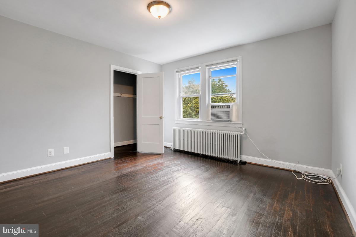 Building Photo - 330 20th St NE