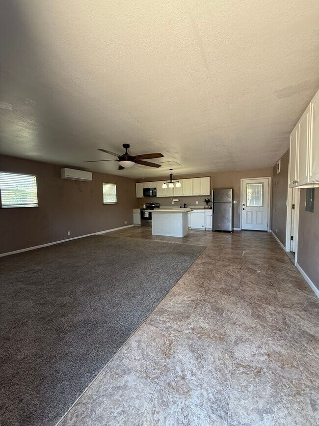 Building Photo - 2 bedroom home fully fenced on nearly an a...