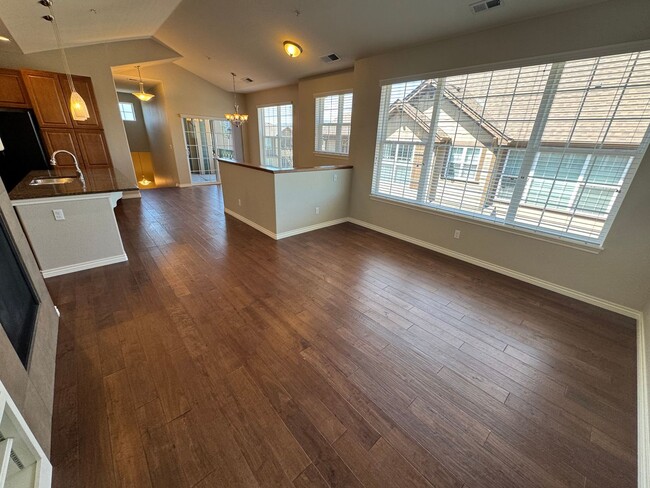 Building Photo - Lovely Townhome in Dancing Willows
