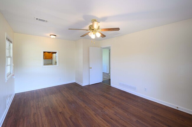 Building Photo - Updated 3BR Home with Fenced Yard on Quiet Street in Lake City