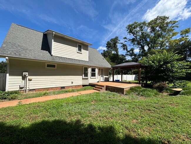 Building Photo - 208 Frances Cannon Dr