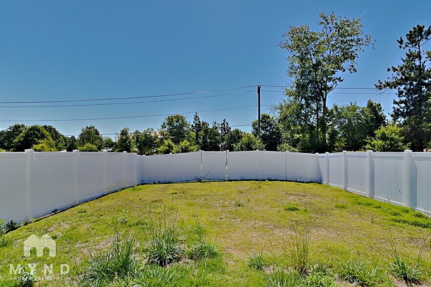 Building Photo - 2140 Redstone Dr