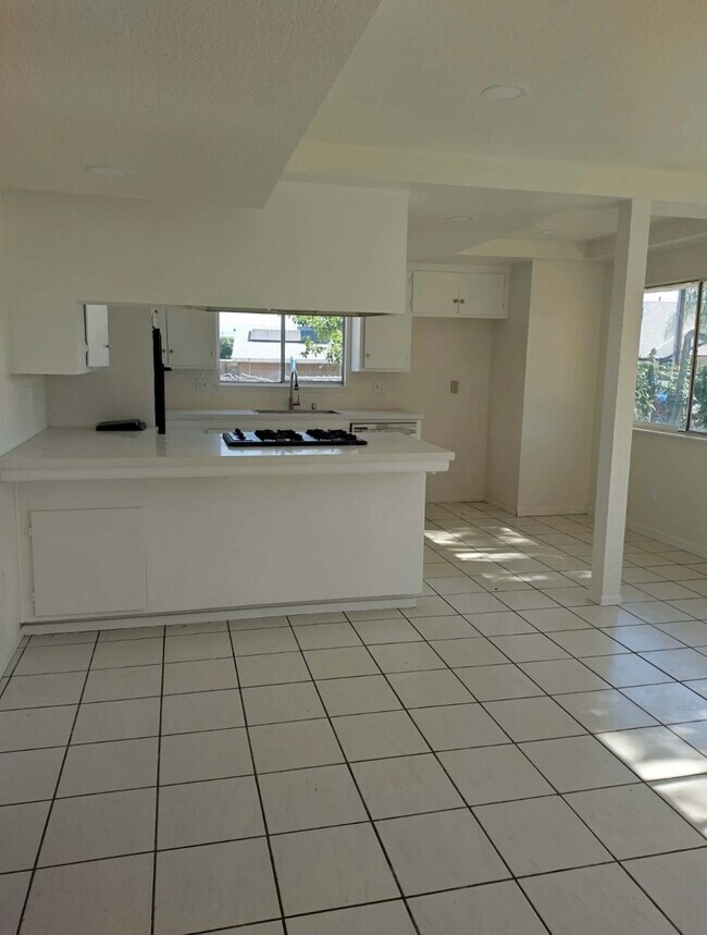 kitchen quartz counter top - 1649 Sheridan Cir