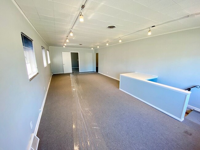 Building Photo - Remodeled Westgate Home with Attached Prof...