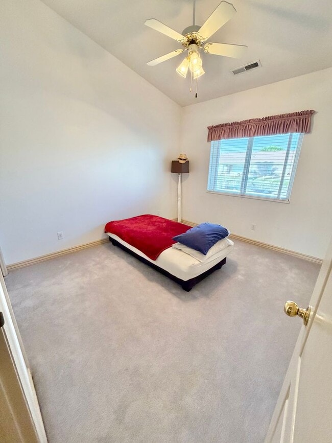 Building Photo - 3 Bed 2 Bath Home in Meadow Creak!! 55+ Community!!!