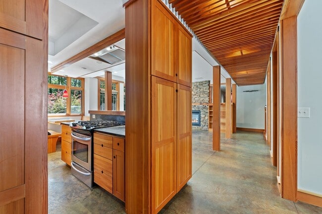 Building Photo - 817 Oasis Dr