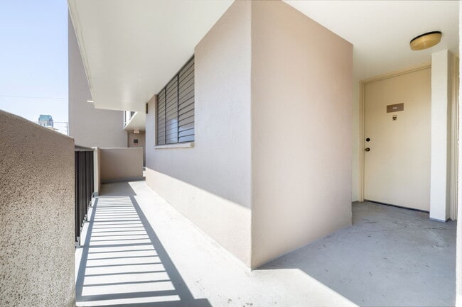 Building Photo - 1820 Waiola St