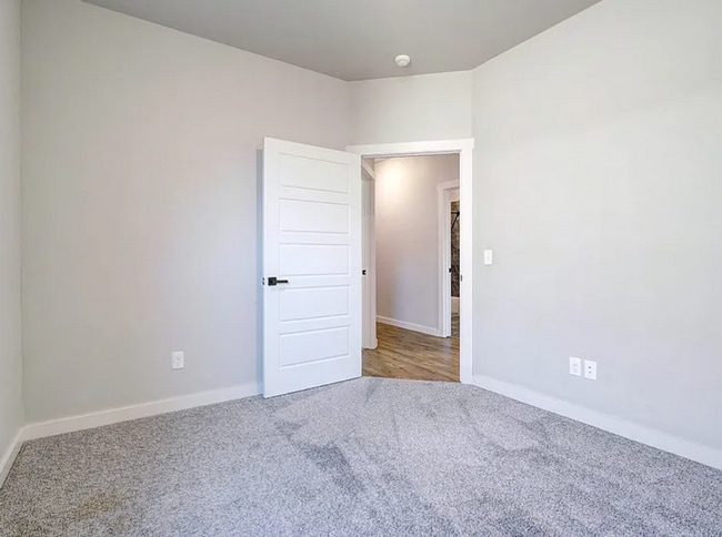 Building Photo - Magnificent 3BD/2BTH home in Council Ridge