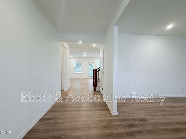 Building Photo - 611 Contento Ct