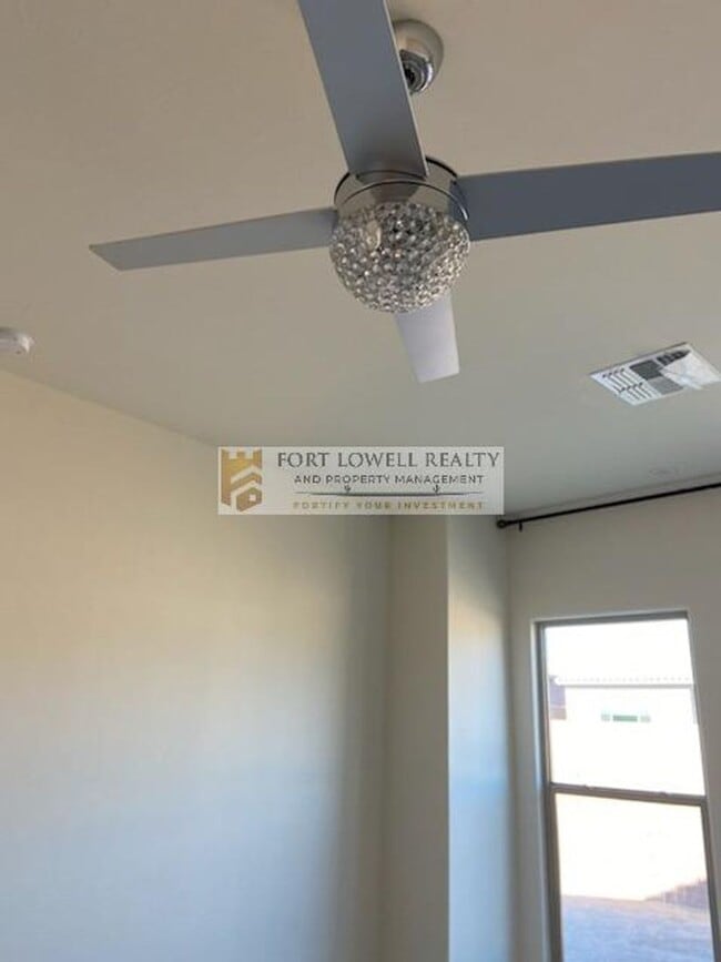 Building Photo - Luxury Living in Oro Valley $2600.