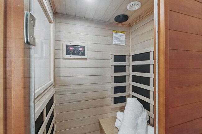 Building Photo - 6029 Benton St