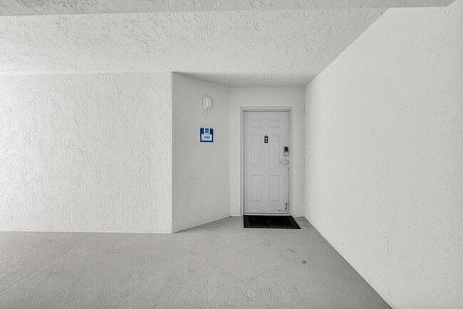 Building Photo - 5049 N Hwy A1A