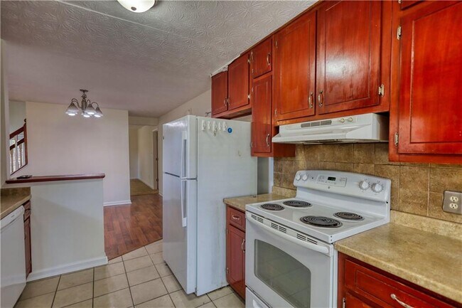 Building Photo - 2475 Nugget Dr SW