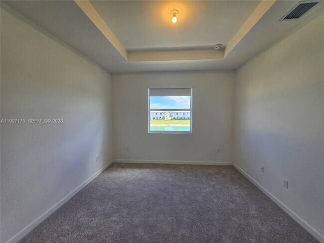 Building Photo - 2739 SE 25th Ave