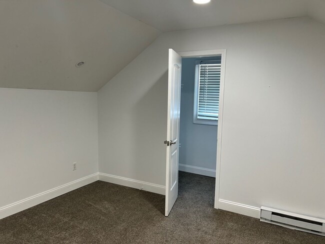 Building Photo - 320 E 20th St